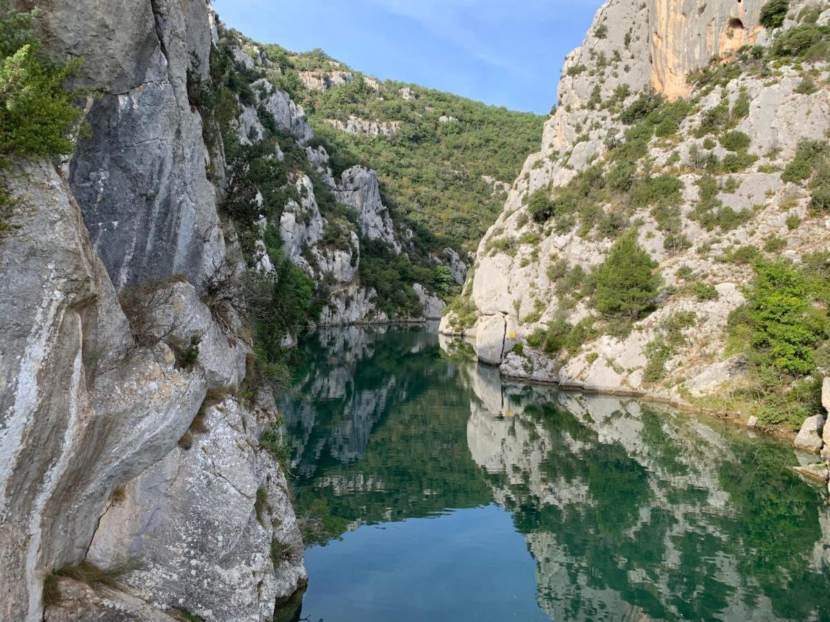 Votre Cocon En Pierre Et Son Spa En Option Gite Le Repos Des Chenes Régusse المظهر الخارجي الصورة